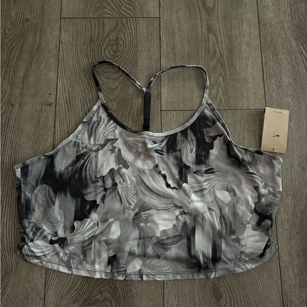 Nike woman’s crop top perfect for working out